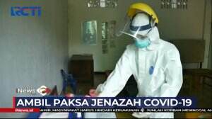 Petugas Lakukan Swab Test Kepada Keluarga Yang Ambil Paksa Jenazah COVID-19