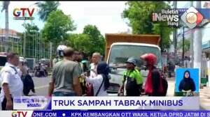 Truk Sampah Tabrak 2 Minibus