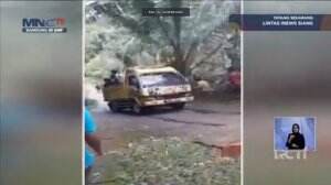 Truk Angkut Siswa Terguling