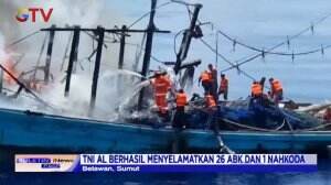 Kapal Pukat Apung Terbakar