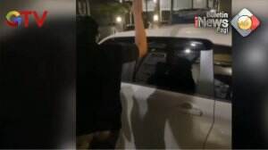 Warga Gerebek Sebuah Mobil Yang Dicurigai Berbuat Mesum