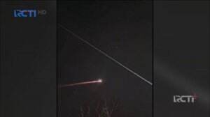 Viral! Meteor Melintasi Langit Jawa
