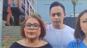 Cium Tangan Mertua, Inara Disebut Pencitraan!