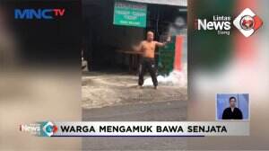 Warga Mengamuk Bawa Senjata