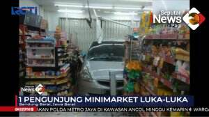 Mobil Tabrak Minimarket