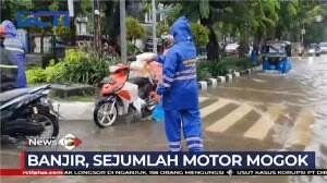 Sejumlah Pengendara Nekat Terjang Banjir, Membuat Motor Mogok