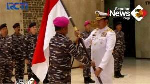 Pengibaran 77 Bendera Di Bawah Laut
