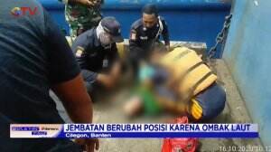 Seorang Nenek Penumpang Kapal Jatuh Di Dermaga