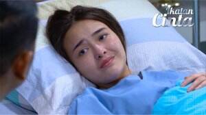 Andin Senang Lihat Foto Reyna - Ikatan Cinta Eps. 625