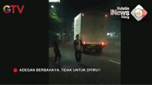 Viral! Aksi Remaja Hadang Truk