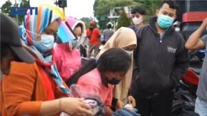 Berbagi Baju Bekas Saat Ramadhan