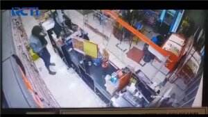 Terekam Di Cctv Pencurian Di Mini Market Dengan Kerugian Puluhan Juta Terungkap