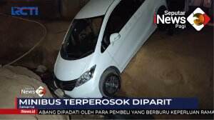 Minibus Terperosok Di Parit