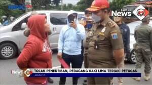 Aksi Protes PKL Kepada Petugas Penertiban PKL