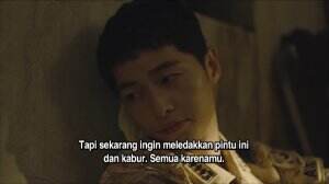 Kapten Yoo Si Jin masih sempet - sempetnya becandain Kang Mo Yeon di saat lagi susah