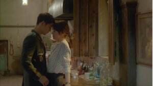Sweet moment Yu Si Jin dan Kang Mo Yeon
