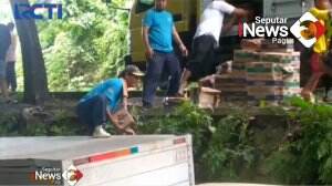 Mobil Boks Terperosok, Supir Mengaku Silau