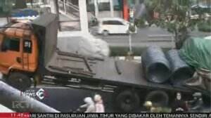 Gulungan Kawat Baja Seberat 20 Ton Jatuh dari Truk