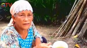 Seorang Ibu Membuat Minyak Goreng Sendiri
