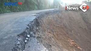 Jalan Amblas Sedalam 50 Meter
