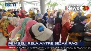 Antrean Pembeli Minyak Goreng Murah