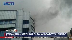 Diduga Korsleting Mesin Genset, Sebuah Gedung Perkantoran Terbakar