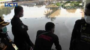 Penemuan Jasad Pria Yang Mengapung Di Kali Jagir