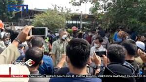 Aksi Unjuk Rasa Ratusan Warga Di Depan Pabrik Pengelolahan Limbah