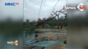 Jembatan Di Bengkulu Putus, Mobil Pemudik Terjun Ke Sungai