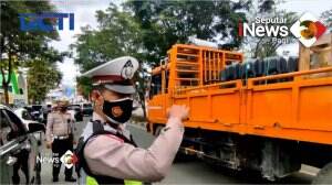 Polisi Lakukan Olah TKP Di Lokasi Kecelakaan Maut Balikpapan