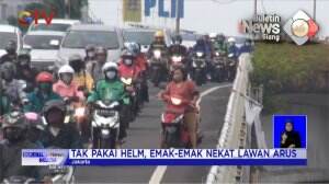 Emak-Emak Nekat Melawan Arus