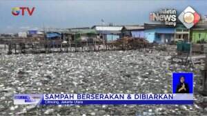 Tumpukan Sampah Di Permukiman Nelayan Kali Baru