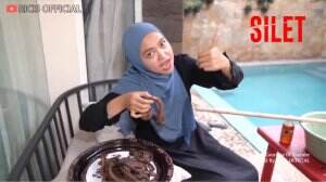 Gokil! Ricis Nyobain Belut Goreng