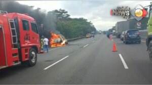 Minibus Terbakar di Jalan Tol