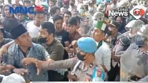 Unjuk Rasa Mahasiswa Ricuh Saling Dorong Dengan Polisi