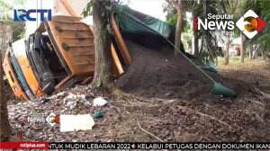 Tabrakan Mobil Boks Dan Truk Tronton
