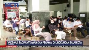 Puluhan Wartawan Dan Pegawai Balai Kota Di Vaksin