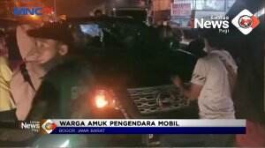Mobil Hancur Diamuk Massa
