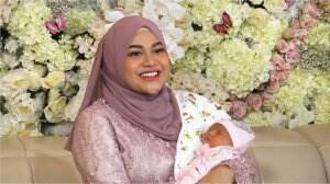 Ini Dia Wajah Baby A Yang Ditunggu - Tunggu