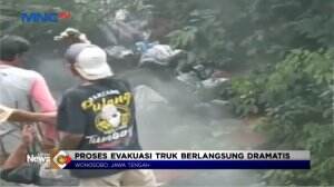 Truk Terjun Ke Jurang