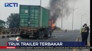 Truk Trailer Terbakar