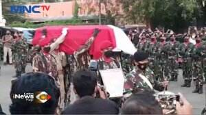 Kedatangan Jenazah Kabinda Papua Disambut Upacara Pelepasan