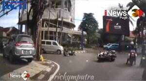 Pemotor Tabrak Motor Patwal Di Kebayoran Lama