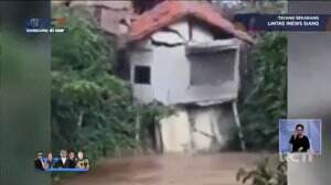Rumah 2 Lantai di Bantaran Kali Ambruk
