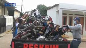 Polisi Gerebek Bengkel Motor Di Pemukiman