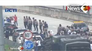 Unjuk Rasa Dijalan Tol Depok - Antasari