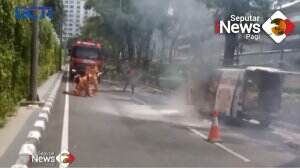 Mobil Ekspedisi Terbakar Di Kawasan SCBD
