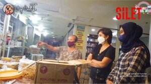 Ussy Sulistiawaty Berikan Uang Kaget Untuk Ibu - Ibu