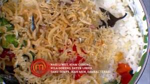Nasi Liwet, Ayam Goreng, Nila Goreng, Sayur Lodeh, Tahu Tempe, Ikan Asin dan Sambal Terasi Ala Hamdzah dan Yuri - MasterChef Season 7