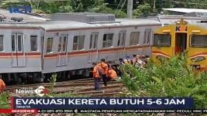 KRL Bekasi - Jakarta Kota Anjlok Di Kampung Bandan